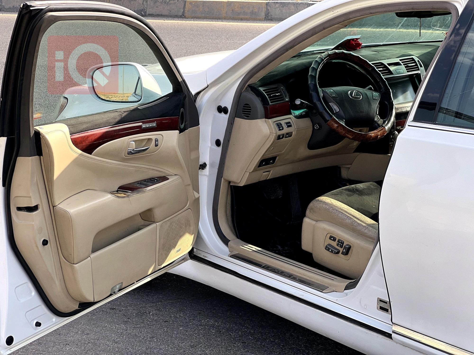 Lexus LS